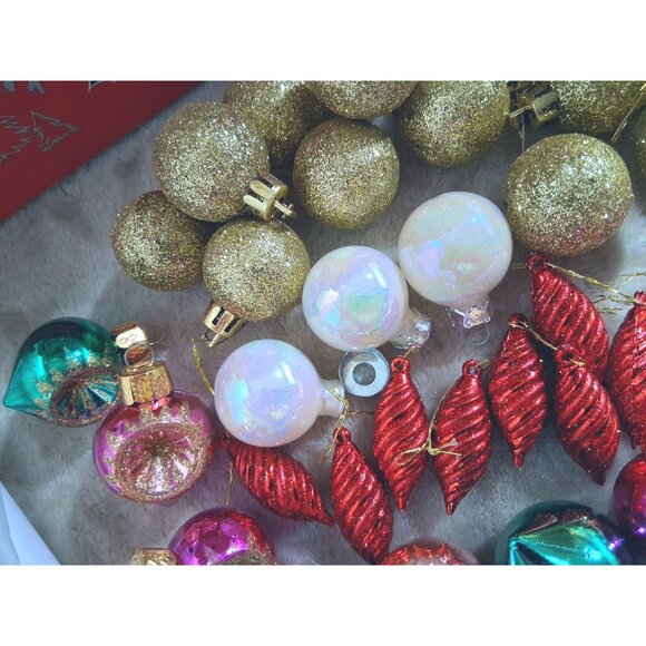 Vintage Christmas Tree Ornaments Set Of 41 Gold Red Green Pink Pearl Glitter - Picture 5 of 7